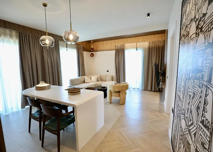 Golden Beachfront And Swimming Pool Sarandë
