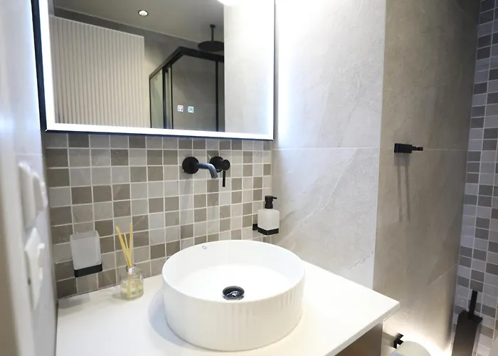 Golden Beachfront And Swimming Pool Appartement *