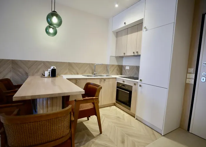 Golden Beachfront And Swimming Pool Appartement Sarandë
