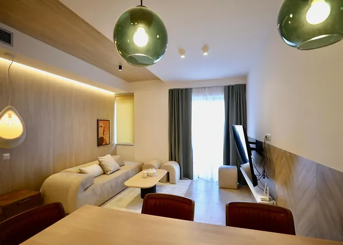 Golden Beachfront And Swimming Pool Sarandë